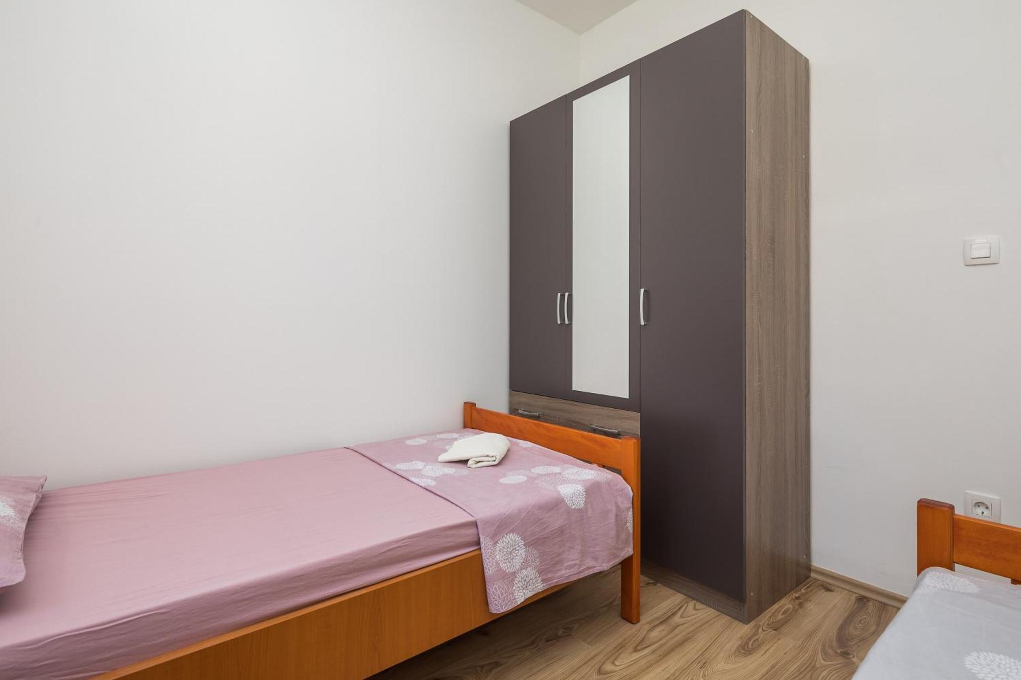 אומיס Sandy Beach Apartment מראה חיצוני תמונה