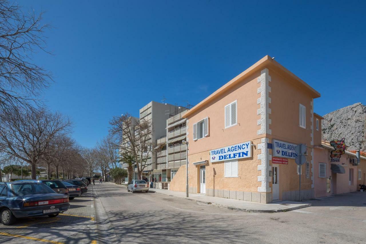 אומיס Sandy Beach Apartment מראה חיצוני תמונה