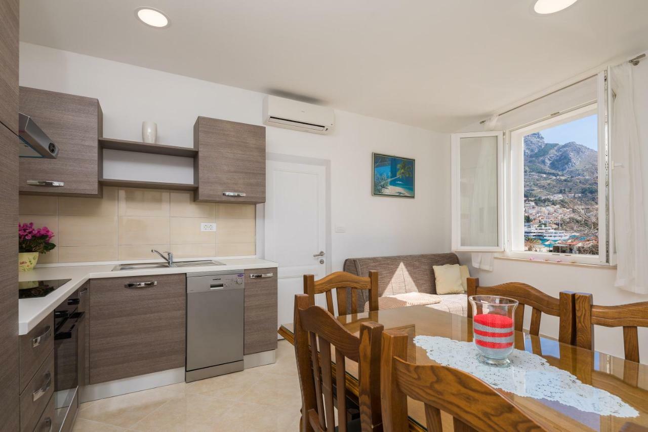 אומיס Sandy Beach Apartment מראה חיצוני תמונה