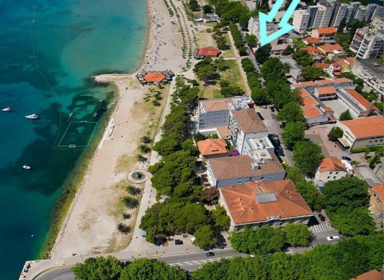 אומיס Sandy Beach Apartment מראה חיצוני תמונה